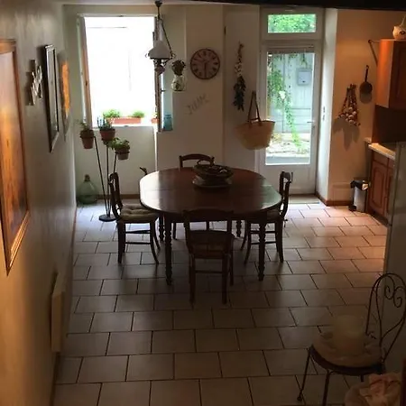 Maison Leschenault فيلة *